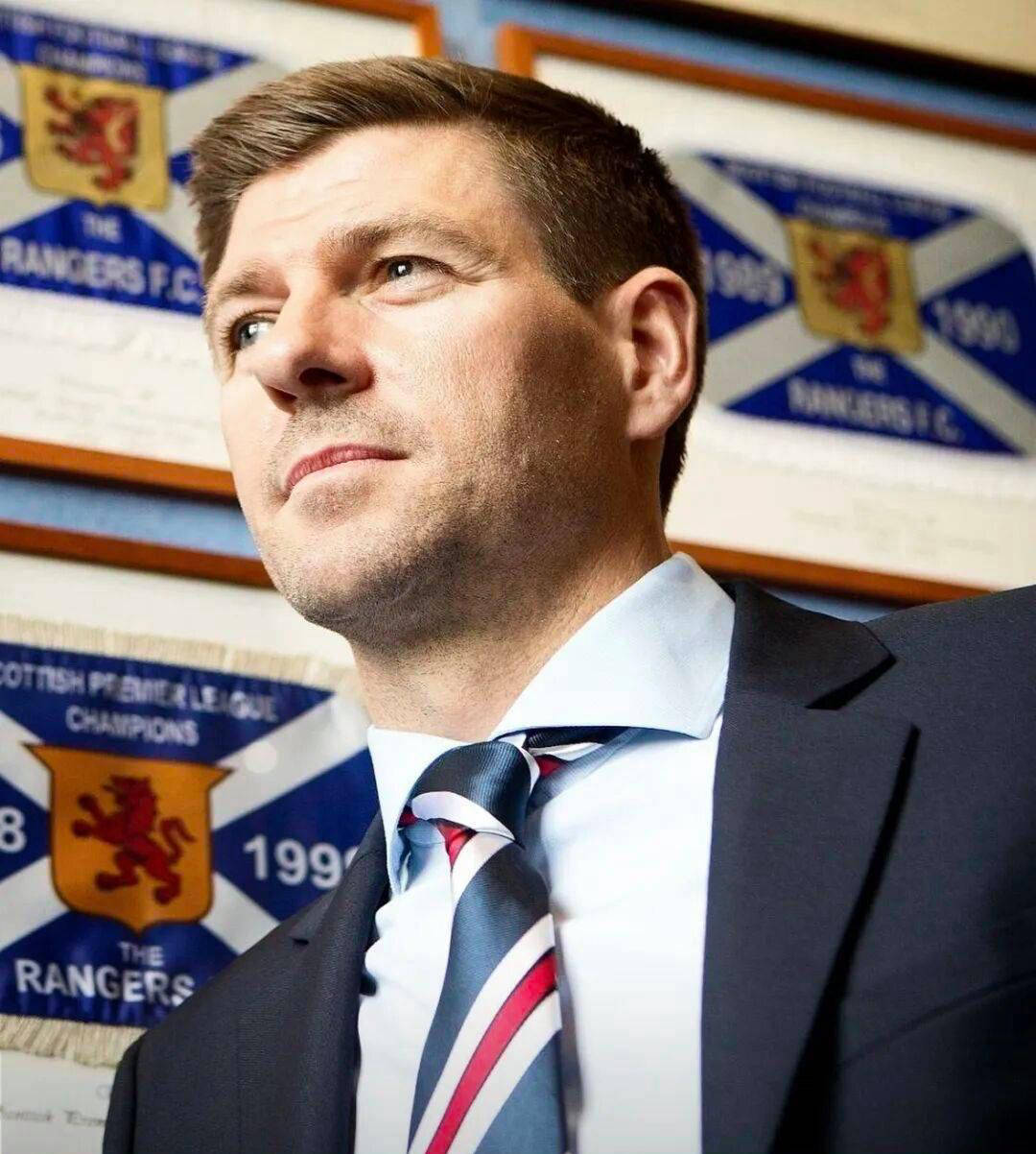 利物浦老队长力推三大新星接替萨拉赫:欧冠级别边锋与拜仁新“罗贝里”